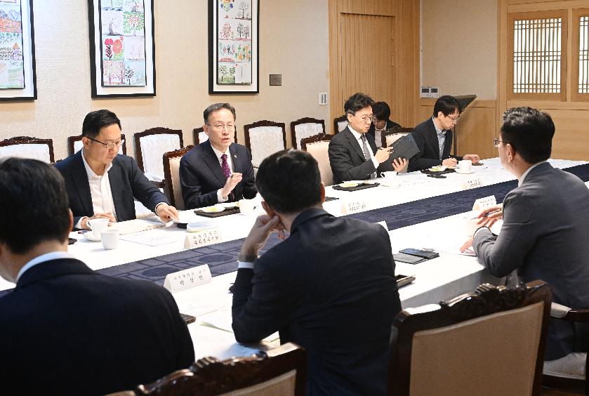 이형일 부총리, 통상 전문가 간담회 주재