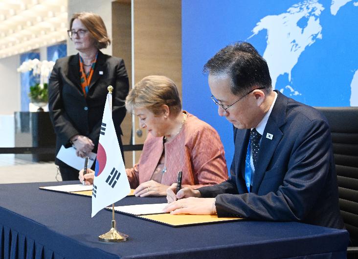 이형일 부총리, 크리스탈리나 게오르기에바 국제통화기금(IMF) 총재 면담 및 의향서 서명식