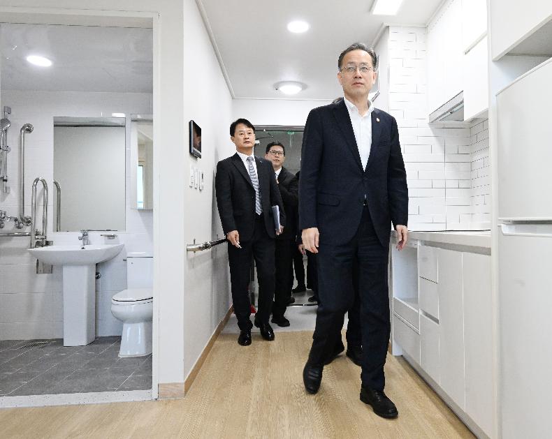 이형일 부총리, 청년.고령층 주거안정 지원 강화 현장방문