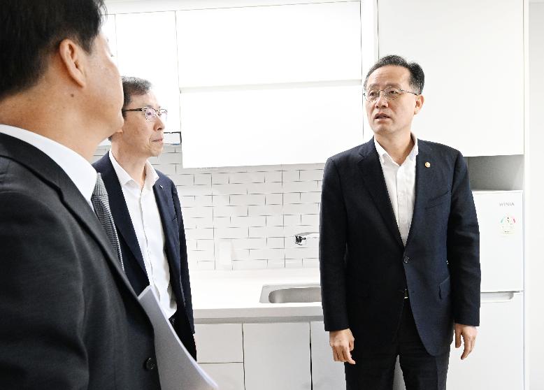 이형일 부총리, 청년.고령층 주거안정 지원 강화 현장방문
