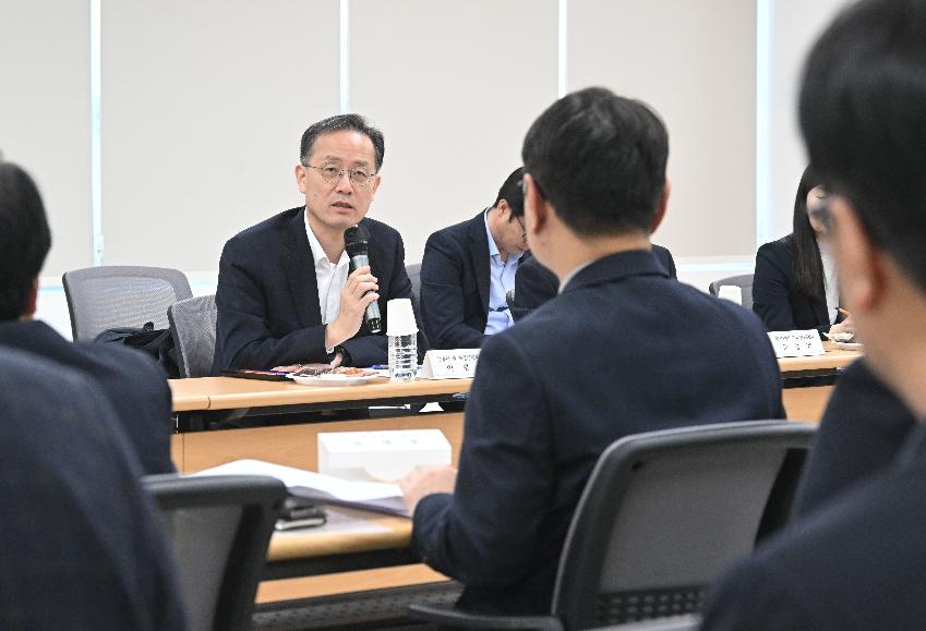 이형일 부총리, 청년.고령층 주거안정 지원 강화 현장방문