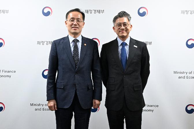 이형일 부총리, 빙 리 블룸버그 아태 대표 면담