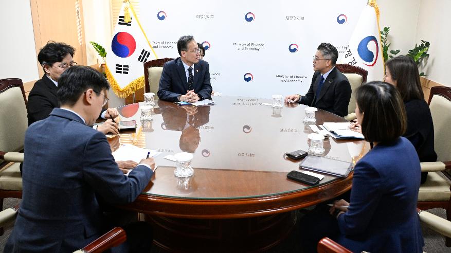 이형일 부총리, 빙 리 블룸버그 아태 대표 면담