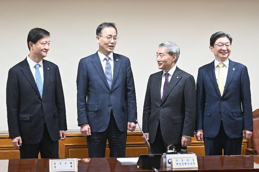 이형일 부총리, 확대거시경제금융회의