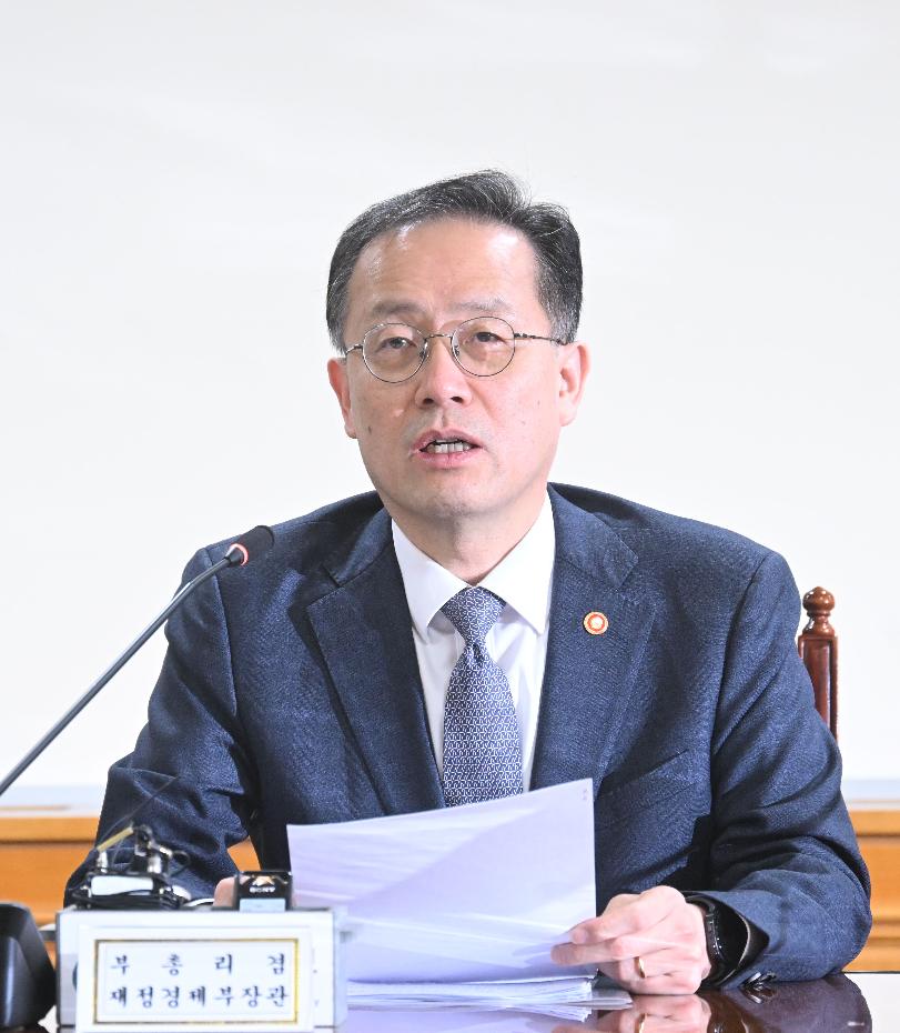 이형일 부총리, 확대거시경제금융회의