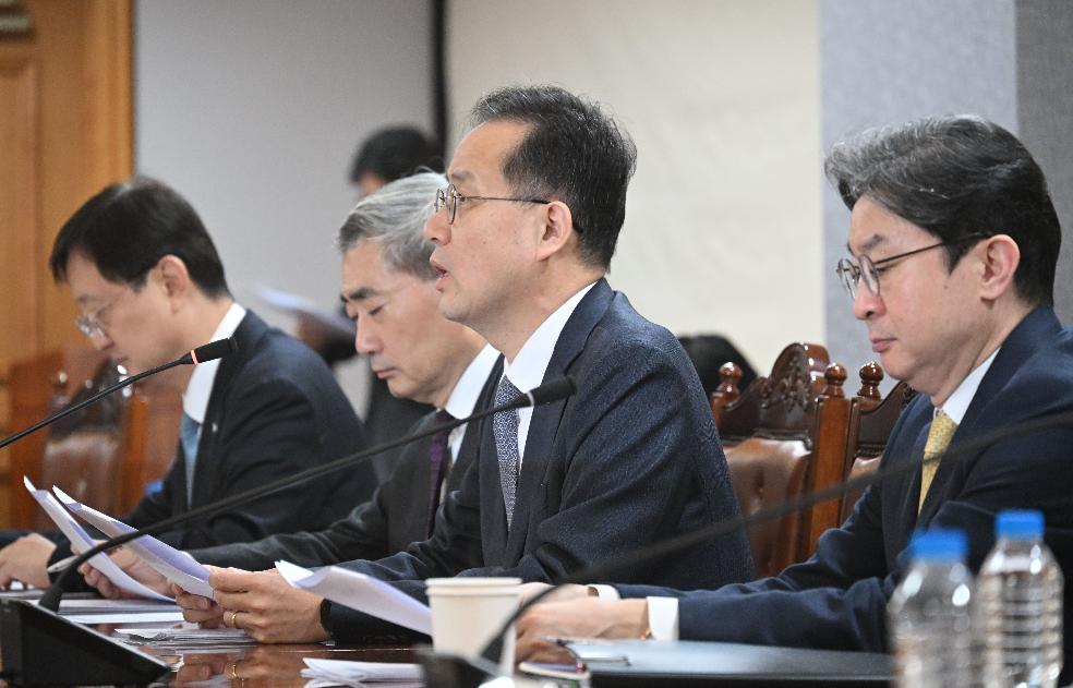 이형일 부총리, 확대거시경제금융회의
