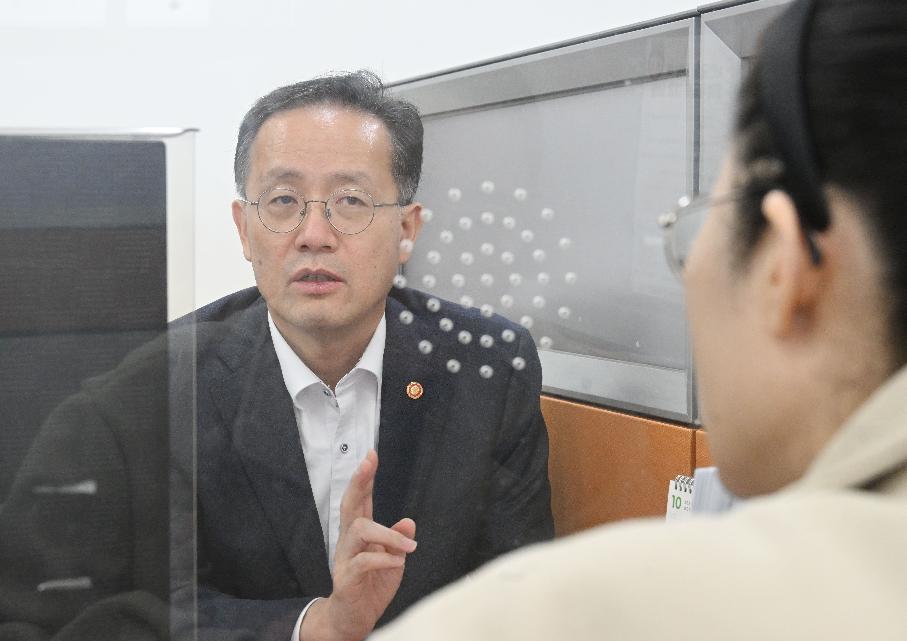 이형일 부총리, 서민금융 현장방문 및 정책 간담회